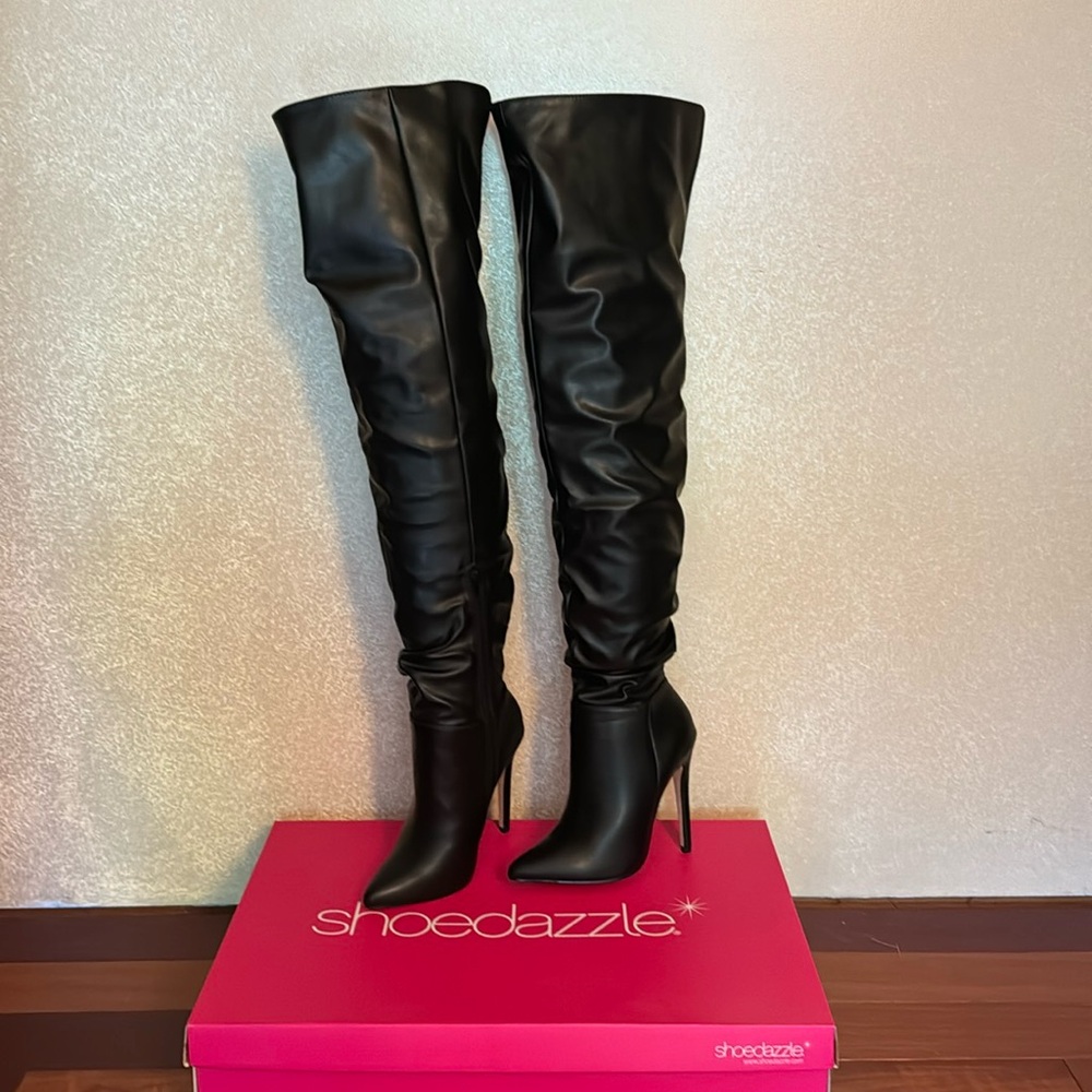 Black faux leather heeled boots sz 6.5